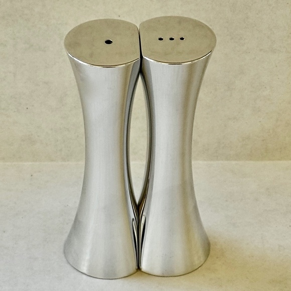 Gorgeous Nambe Flared Alloy Kissing Salt & Pepper Shakers 6086 Modern - Was $100 - Picture 7 of 9